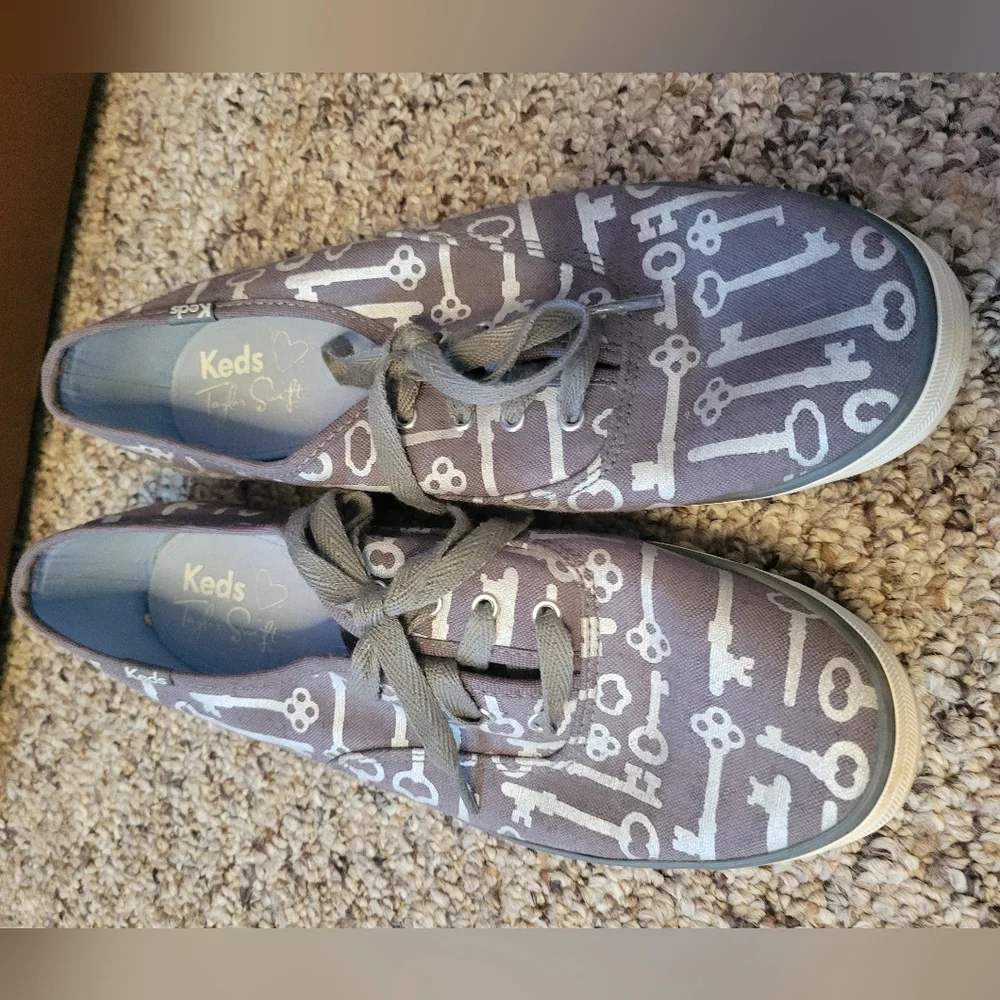 Keds X Taylor Swift Gray Key Print Sneakers‎ Womans Size 9